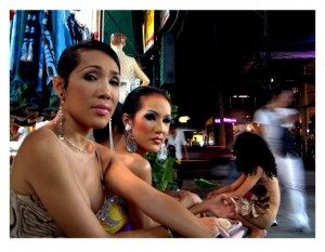 Kathoey disebuah kota thailand  (pic :thyair.deviantart.com)