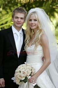 Avril bersama - Deryck Whibley (sumber : canada.com/© Getty Images)