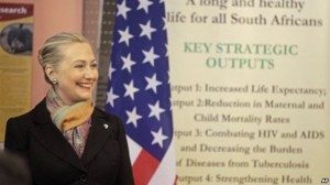 Menteri Luar Negeri AS, Hillary Clinton di Cape Town, Afrika Selatan (8/8).  (sumber voaindonesia.com)
