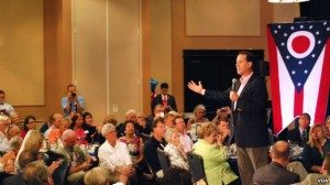 Mantan Senator Pennsylvania, Rick Santorum (kanan/berdiri) memberikan pernyataan ideologi partai Republik yang menekankan sikap anti aborsi (28/8).