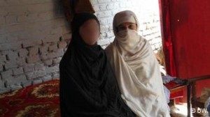 Perempuan muda seperti mereka yang di penampungan ini dinikahkan sebagai kompensasi untuk menyelesaikan pertikaian berdarah