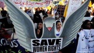 Semakin Banyak Perempuan Pakistan Memohon Cerai