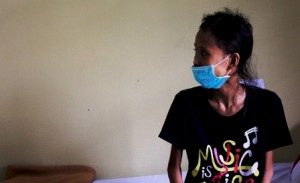 Luki bekerja di Malaysia selama 10 bulan. Empat bulan pertama ia bekerja di satu rumah, kemudian karena sakit dikembalikan ke agennya. Di rumah agennya ia dipaksa bekerja dari pagi sampai malam tanpa henti, tidak digaji dan tidak layak hidupnya. (Foto : Yatnapelangi/Our Voice) 
