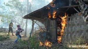 Rumah pengikut Syiah di Sampang Madura dibakar massa yang menganggap aliran ini sesat