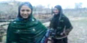 Nur Basra 15tahun dan Nur Shezad 16tahun bersama ibu mereka dibunuh karena berjoget di tengah hujan. (dailymail.co.uk)