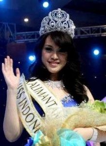 Vania Larissa 17tahun, pemenang Miss Indonesia 2013 asal Pontianak Delegasi Indonesia dalam Miss World 2013 yang akan di Indonesia.      
