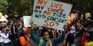 Mahkamah Agung India memutuskan untuk kembali menggunakan Undang-undang lama yang menyatakan bahwa homoseksual adalah perbuatan kriminal |BBC