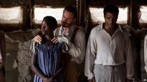 Dari kiri ke kanan, Lupita Nyong'o, Michael Fassbender dan Chiwetel Ejiofor dalam film "12 Years a Slave." (AP/Fox Searchlight)