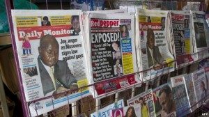 Koran-koran lokal di Uganda yang menampilkan berita mengenai undang-undang anti-homoseksualitas yang ketat AFP.Isaac Kasamani