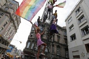 Dokumentasi para aktivis gay saat beraksi di Turki. | (Reuters) 