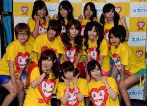 Sembilan artis porno Jepang berpose dengan tiga di Tokyo pada tanggal 30 Agustus 2014, menjelang "Boob Aid" acara amal untuk pencegahan AIDS.Foto,© AFP Toshifumi Kitamura