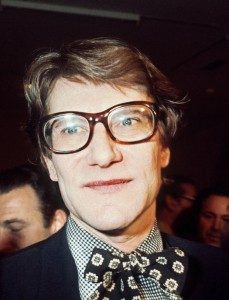 Yves  Saint Laurent (Sumber : http://www.biography.com/people/yves-saint-laurent-9469669#early-years)