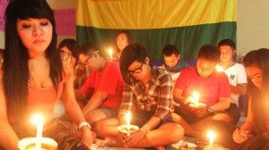 Peserta malam transgender mengumpulkan harapan dan doa (Foto : Suarakita/ Rikky)