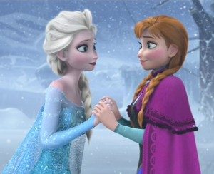 Elsa (kiri) dan Anna (kanan), tokoh utama film Frozen (Sumber : http://i.ytimg.com/vi/VNSWQbqoQAs/maxresdefault.jpg)