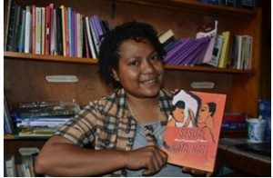 Naomi Kwambre dan buku “Sesuai Kata Hati-Kisah Perjuangan Tujuh Waria”