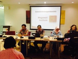 Naraumber Diskusi (kiri ke kanan); Irwan Hidayana, Pdt. Stephen Suleeman, Siti Musdah Mulia, Baby Jim Aditya. (Foto: Eddy/Suara Kita)