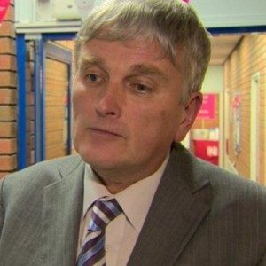 Menteri Kesehatan Irlandia Utara, Jim Wells yang mengundurkan diri/Foto:bbc.com