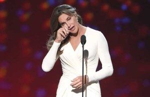  Bicara Transgender, Caitlyn Jenner Menangis di Panggung ESPY Awards.(AP Photo)