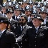 Kebijakan Seragam Gender Netral Kepolisian Wales, Inggris  Dipuji dan Dikritik