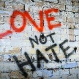 Inggris Berjanji Akan Mengadili Pelaku Kejahatan Atas Dasar Kebencian Secara Daring Dengan Serius