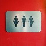 Seorang Pemuda Membantu Transgender Mendapatkan Toilet Khusus di Bansdroni