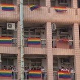 Lektur LGBT Dibatalkan, Murid SMA di Kaohsiung Taiwan Gantung Bendera Pelangi Sebagai Protes