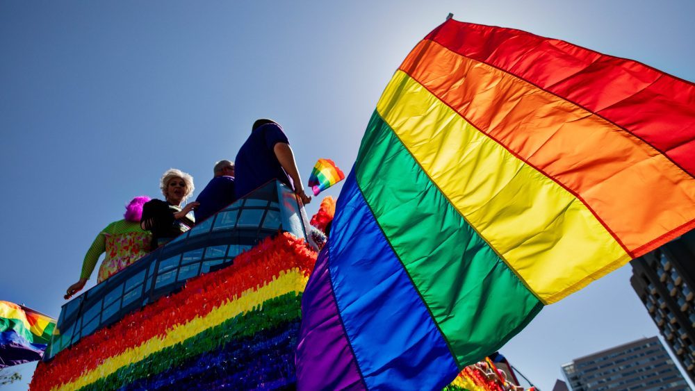 YouTube Akan Menayangkan Dokumenter Tentang Gerakan LGBT Pride