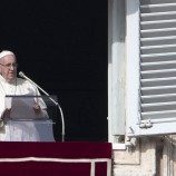 Umat ​​Katolik LGBT Mengutuk Klaim Paus bahwa Menjadi Gay Adalah ‘Fashionable’