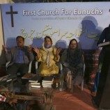 Komunitas Transgender Kristen Pakistan Menemukan Penghiburan di Gereja Mereka Sendiri